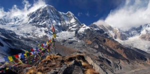 अन्नपूर्ण आधार शिविर पदमार्गमा हिमपहिरोमा परी दुई नेपालीसहित सात पर्यटक बेपत्ता