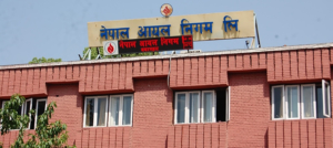 उपभोक्तलाई घुम्ती सेवा मार्फत ग्यास वितरण गर्दै आयल निगम, ग्यास उपलब्ध हुने सम्पर्क नम्बर सहित