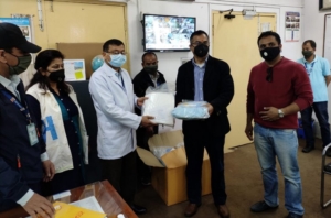 सनराइज बैंकद्वारा डाक्टर तथा नर्सका लागि सुरक्षात्मक उपकरण पीपीई वितरण