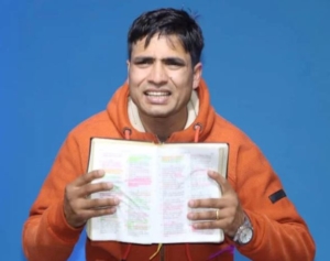 कोरोना भाइरस सम्बन्धी भ्रम र अफवाह फैलाउने क्रिस्चियन धर्मगुरु पक्राउ कोरोना भाइरस सम्बन्धी भ्रम र अफवाह फैलाउने क्रिस्चियन धर्मगुरु पक्राउ
