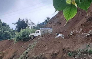 तानसेन गुल्मी सडकखण्डमा पहिरोले पुरिएकाहरुको सनाखत तानसेन गुल्मी सडकखण्डमा पहिरोले पुरिएकाहरुको सनाखत