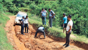 रामेछाप जिल्लाको गोकुलगंगा र उमाकुण्ड गाउँपालिकाको सडकमार्गमा यात्रा गर्न कठिनाई रामेछाप जिल्लाको गोकुलगंगा र उमाकुण्ड गाउँपालिकाको सडकमार्गमा यात्रा गर्न कठिनाई