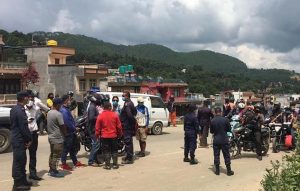 अरनिको राजमार्गमा प्रहरी चेकिङमा कडाई, पास नभएका सवारी साधन फिर्ता अरनिको राजमार्गमा प्रहरी चेकिङमा कडाई, पास नभएका सवारी साधन फिर्ता