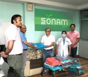 त्रि. वि. शिक्षण अस्पताललाई १ सय थान पिपिई सहयोग: सोनम गियर्स