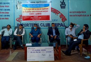 राष्ट्रिय कलाकार संघद्वारा पाँच लाख रकम हस्तान्तरण राष्ट्रिय कलाकार संघद्वारा पाँच लाख रकम हस्तान्तरण
