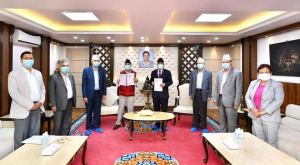 नेकपा कार्यदलले बुझाए अध्यक्षद्वयलाई प्रतिवेदन