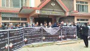 प्रधानन्यायाधीश बिरामी भएर अस्पताल भर्ना भएपछि रोकियो कानुन व्यवसायीको नाराजुलुस