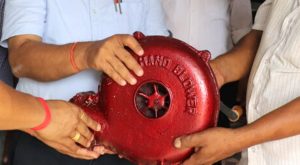 दलित बस्तीमा हाते आरन वितरण