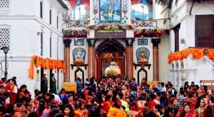 तीजको बेला पशुपतिको मूल मन्दिर र परिसरमा दर्शन गर्न आउने भक्तजनहरुले फोटो खिचे जरिवाना लाग्ने