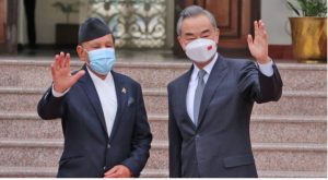 परराष्ट्रमन्त्री खड्काले समकक्षी वाङसँग भेट्दै