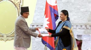 आयोगले बुझायो राष्ट्रपति समक्ष निर्वाचन प्रतिवेदन