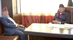 प्रधानमन्त्री प्रचण्ड र माधव नेपालबीच सिंहदरबारमा भेटवार्ता