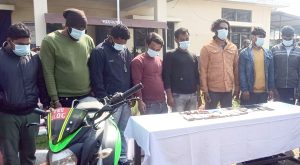 हतियार देखाएर अपहरण गरी लुटपाट गर्ने ८ जनाको गिरोह पक्राउ
