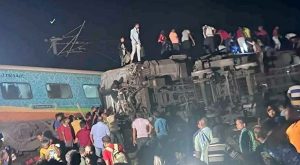 भारतको ओडिशामा रेल दुर्घटना, २३३ यात्रुको मृत्यु, ९०० बढी घाइते भारतको ओडिशामा रेल दुर्घटना, २३३ यात्रुको मृत्यु, ९०० बढी घाइते