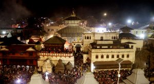 पशुपति क्षेत्र विकास कोषका कोषाध्यक्षको संलग्नतामा पशुपतिनाथको भेटी चोरी, दर्शनार्थीले चढाएको भेटी चोरी गर्दागर्दै रंगेहात पक्राउ