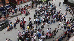 काठमाडौं महानगरले न्यूरोडमा डोजर चलाउने प्रयास गरेपछि स्थानीयवासी फेरि प्रतिकारमा उत्रिए