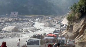 उपत्यका फकर्ने यात्रुहरुको चापसँगै बिपी राजमार्गमा कष्टकर यात्रा उपत्यका फकर्ने यात्रुहरुको चापसँगै बिपी राजमार्गमा कष्टकर यात्रा