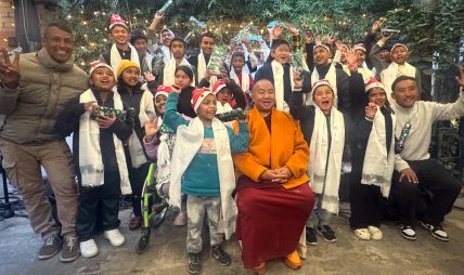 अनाथ दृष्टि बिहिन तथा अपांगता भएका बालबालिकाले डिलाइट च्यारिटी म्यूजिक शो गरेर मनाए क्रिशमस डे (फोटो समाचार) अनाथ दृष्टि बिहिन तथा अपांगता भएका बालबालिकाले डिलाइट च्यारिटी म्यूजिक शो गरेर मनाए क्रिशमस डे (फोटो समाचार)