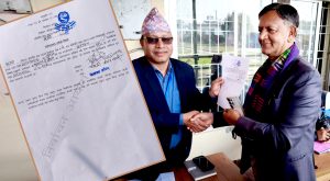 झापा क्षेत्र नं. २ बाट प्रा.डा. संग्रौलाले गराए स्वतन्त्र उम्मेदवारी दर्ता