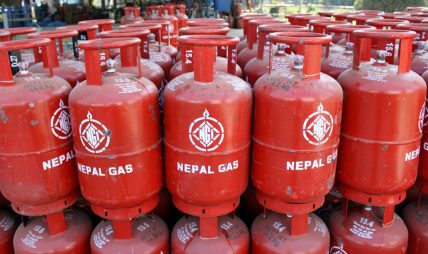 बजारमा ‘नेपाल ग्यास’को अभाव चर्कियो