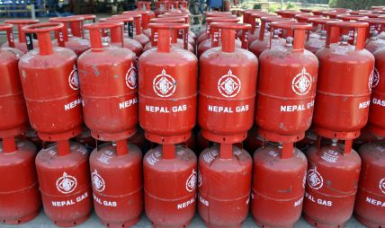 फागुन महिनामा पछिल्लो ३ महिना यताकै उच्च ग्यास आयात