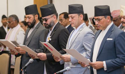 सिंहदरबारस्थित नयाँ संसद् भवनमा सांसदहरूले लिए शपथ