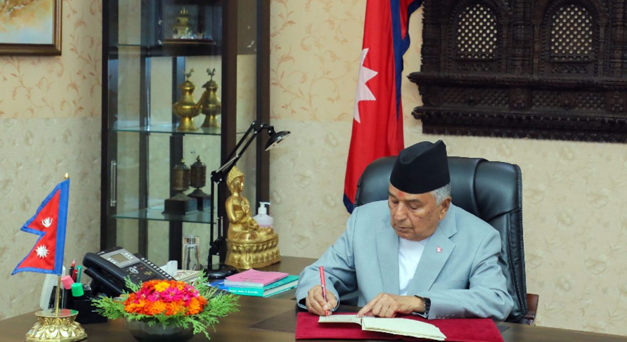 अध्यादेशबारे संविधानविदहरूसँग परामर्श गर्दै राष्ट्रपति