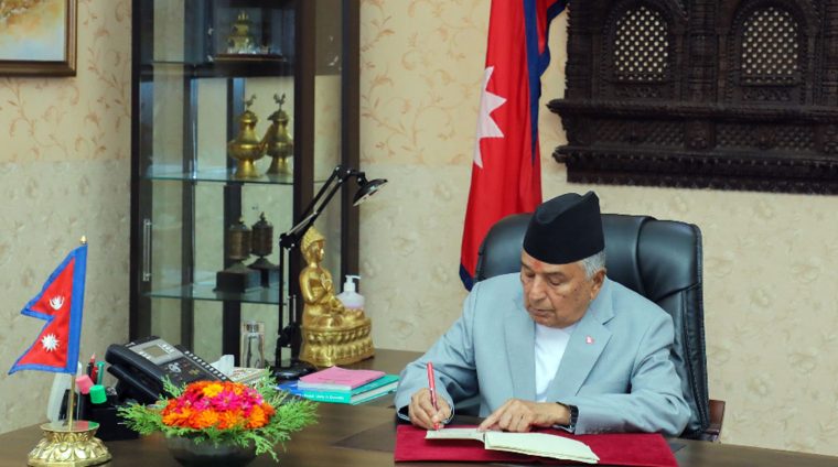 अध्यादेशबारे संविधानविदहरूसँग परामर्श गर्दै राष्ट्रपति