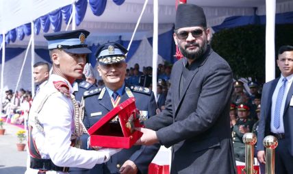 प्रधानमन्त्रीको प्रमुख आतिथ्यतामा ८ महिलासहित कुल ७९ जना प्रहरी निरीक्षकहरू दीक्षित